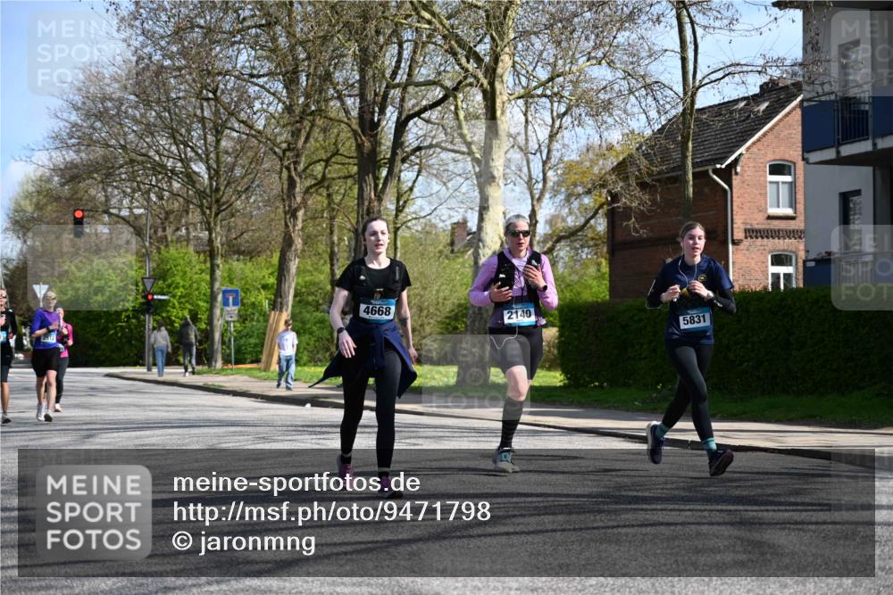 12.04.2026 - 45. Internationalen Wilhelmsburger Insellauf J. Mangold http://msf.ph/oto/9471798 12.04.2026 11:27:47 Ziel 2234, 2309, 2310, 2237, 2140, 5831, 2511, 2512, 2352, 3451, 4668 meine-sportfotos.de