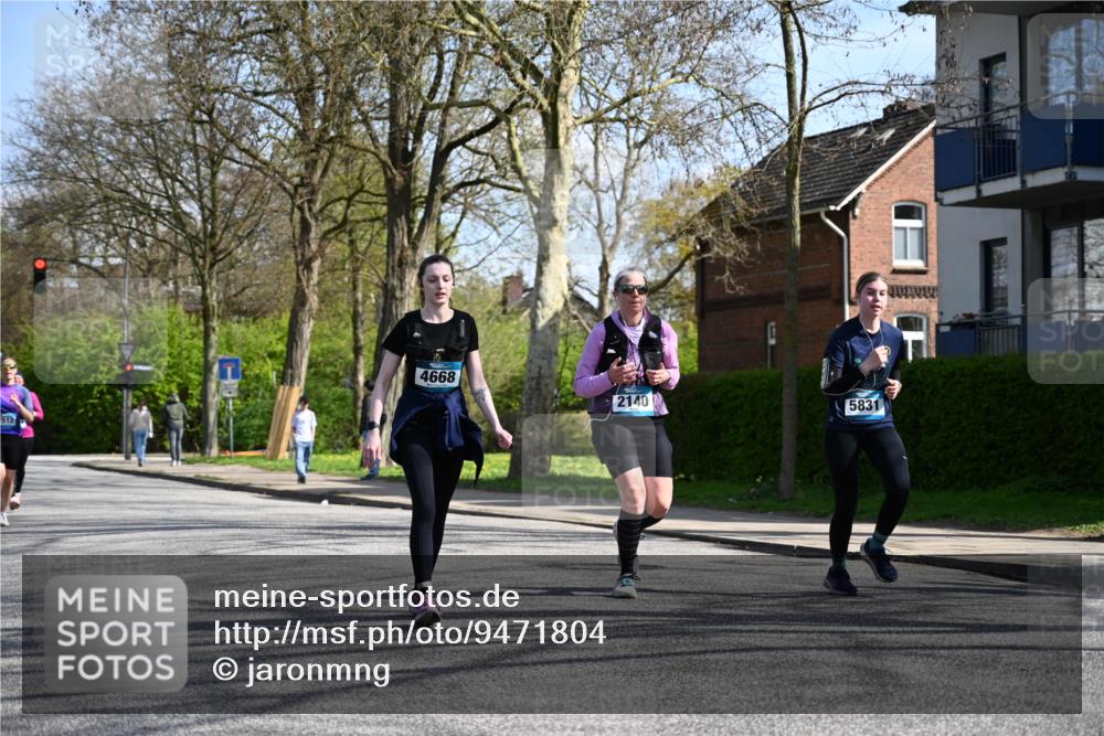 12.04.2026 - 45. Internationalen Wilhelmsburger Insellauf J. Mangold http://msf.ph/oto/9471804 12.04.2026 11:27:48 Ziel 2234, 2309, 2310, 2237, 2140, 5831, 2511, 2512, 2352, 3451, 4668 meine-sportfotos.de