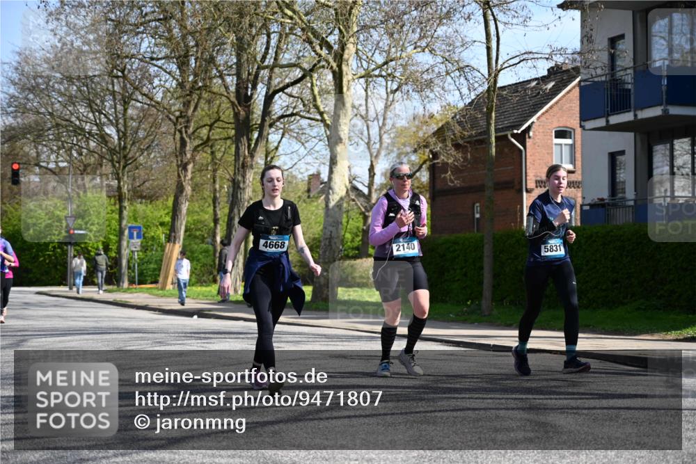 12.04.2026 - 45. Internationalen Wilhelmsburger Insellauf J. Mangold http://msf.ph/oto/9471807 12.04.2026 11:27:48 Ziel 2234, 2309, 2310, 2237, 2140, 5831, 2511, 2512, 2352, 3451, 4668 meine-sportfotos.de