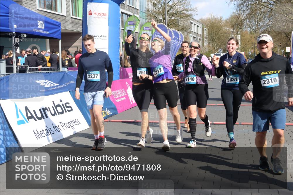 12.04.2026 - 45. Internationalen Wilhelmsburger Insellauf Strokosch-Dieckow http://msf.ph/oto/9471808 12.04.2026 11:28:24 Ziel 2309, 2310, 2237, 2140, 5831, 2511, 2512, 2352 meine-sportfotos.de