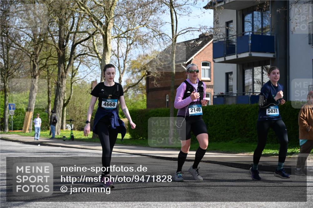 12.04.2026 - 45. Internationalen Wilhelmsburger Insellauf J. Mangold http://msf.ph/oto/9471828 12.04.2026 11:27:48 Ziel 2234, 2309, 2310, 2237, 2140, 5831, 2511, 2512, 2352, 3451, 4668 meine-sportfotos.de