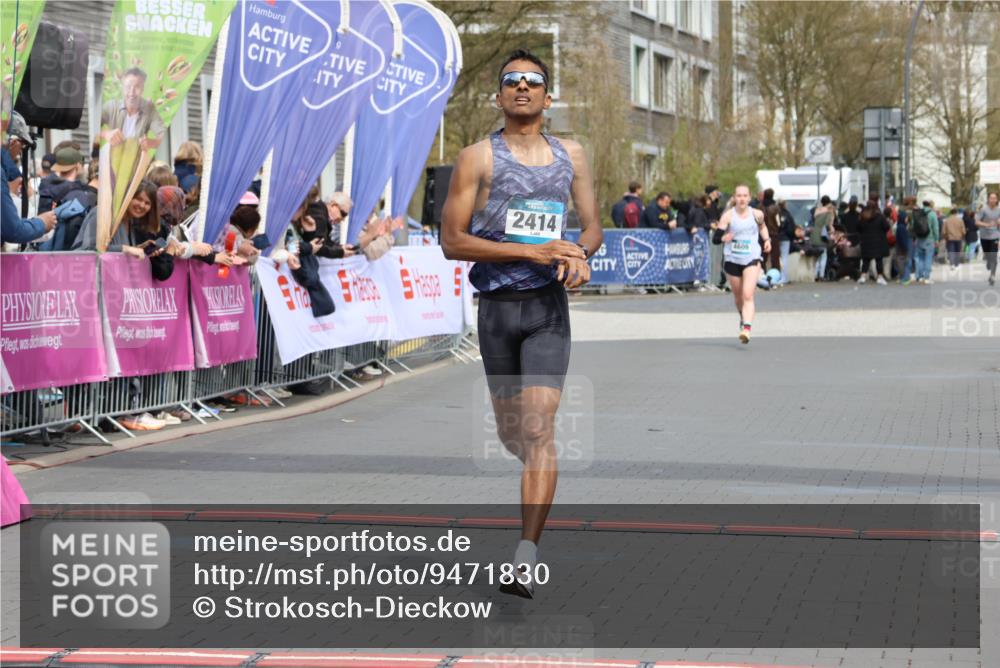 12.04.2026 - 45. Internationalen Wilhelmsburger Insellauf Strokosch-Dieckow http://msf.ph/oto/9471830 12.04.2026 12:52:47 Ziel 2414 meine-sportfotos.de