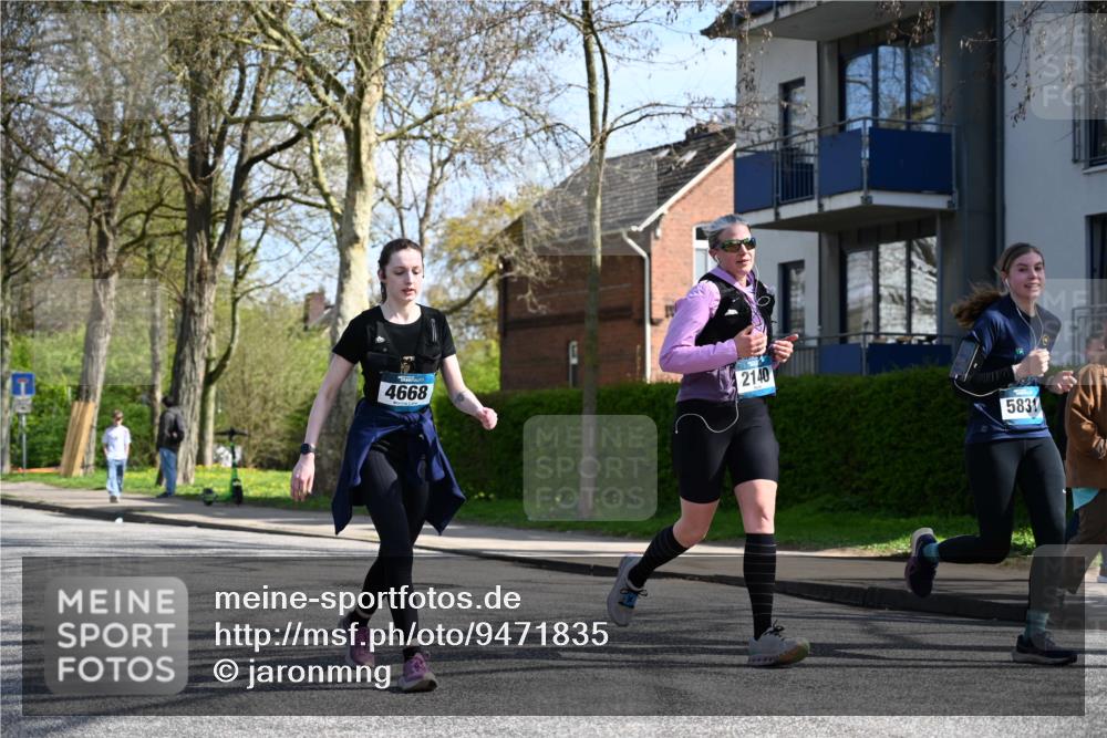 12.04.2026 - 45. Internationalen Wilhelmsburger Insellauf J. Mangold http://msf.ph/oto/9471835 12.04.2026 11:27:49 Ziel 2234, 2309, 2310, 2237, 2140, 5831, 2511, 2512, 2352, 3451, 3451, 4668 meine-sportfotos.de