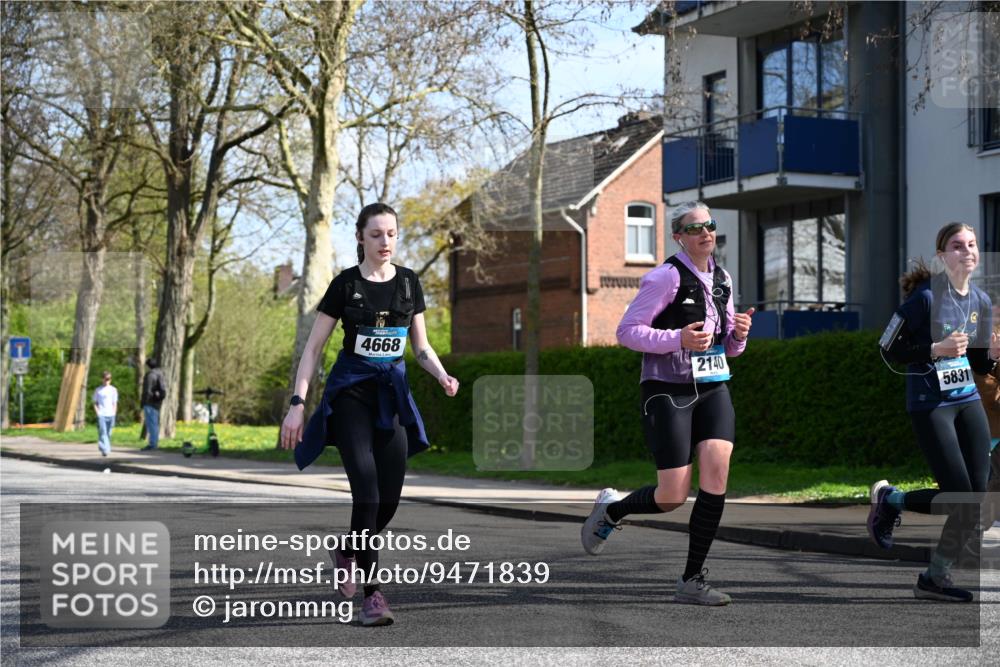 12.04.2026 - 45. Internationalen Wilhelmsburger Insellauf J. Mangold http://msf.ph/oto/9471839 12.04.2026 11:27:49 Ziel 2234, 2309, 2310, 2237, 2140, 5831, 2511, 2512, 2352, 3451, 3451, 4668 meine-sportfotos.de