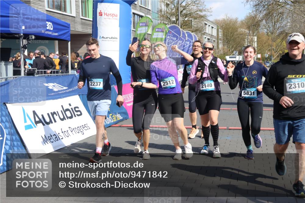 12.04.2026 - 45. Internationalen Wilhelmsburger Insellauf Strokosch-Dieckow http://msf.ph/oto/9471842 12.04.2026 11:28:24 Ziel 2309, 2310, 2237, 2140, 5831, 2511, 2512, 2352 meine-sportfotos.de