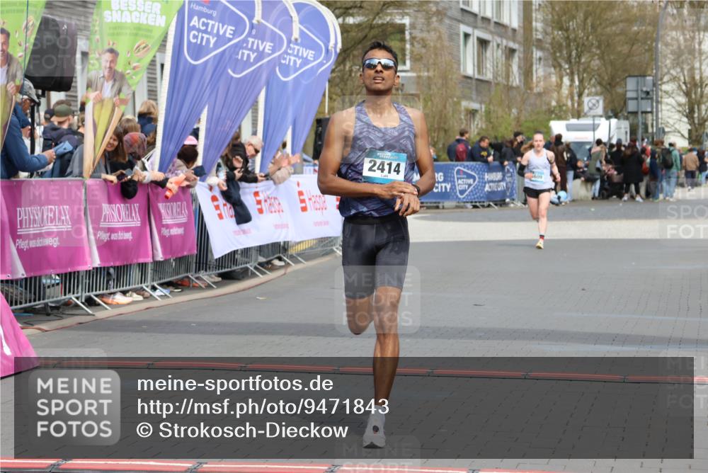 12.04.2026 - 45. Internationalen Wilhelmsburger Insellauf Strokosch-Dieckow http://msf.ph/oto/9471843 12.04.2026 12:52:47 Ziel 2414 meine-sportfotos.de