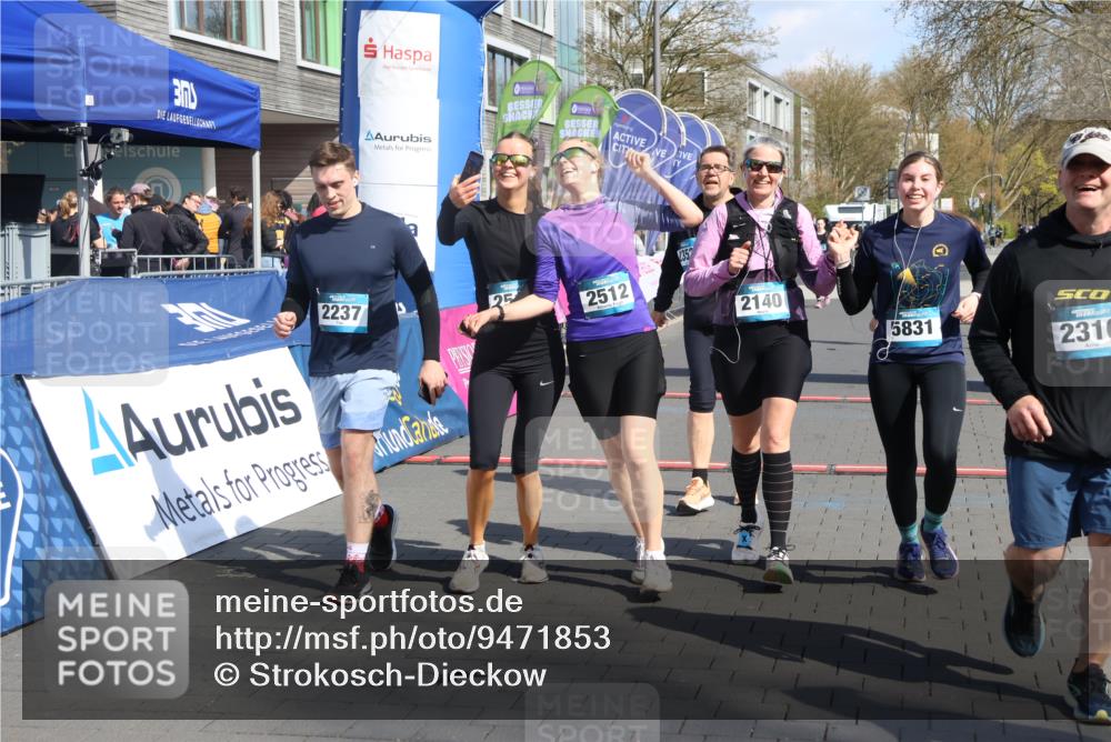 12.04.2026 - 45. Internationalen Wilhelmsburger Insellauf Strokosch-Dieckow http://msf.ph/oto/9471853 12.04.2026 11:28:24 Ziel 2309, 2310, 2237, 2140, 5831, 2511, 2512, 2352 meine-sportfotos.de