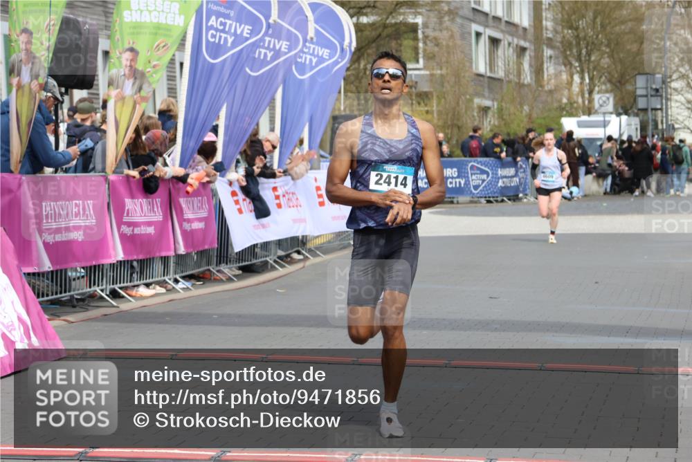 12.04.2026 - 45. Internationalen Wilhelmsburger Insellauf Strokosch-Dieckow http://msf.ph/oto/9471856 12.04.2026 12:52:47 Ziel 2414 meine-sportfotos.de