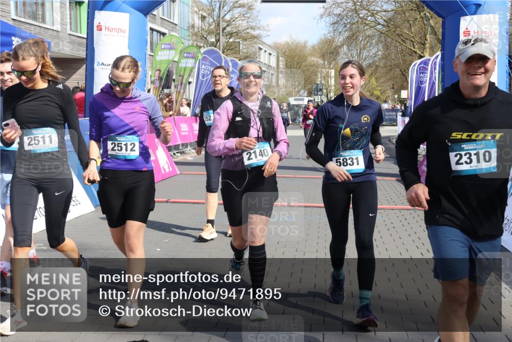 12.04.2026 - 45. Internationalen Wilhelmsburger Insellauf Strokosch-Dieckow http://msf.ph/oto/9471895 12.04.2026 11:28:25 Ziel 2310, 2237, 2140, 5831, 2511, 2512, 2352, 3451 meine-sportfotos.de