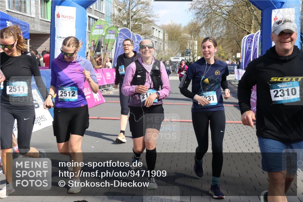 12.04.2026 - 45. Internationalen Wilhelmsburger Insellauf Strokosch-Dieckow http://msf.ph/oto/9471909 12.04.2026 11:28:25 Ziel 2310, 2237, 2140, 5831, 2511, 2512, 2352, 3451 meine-sportfotos.de