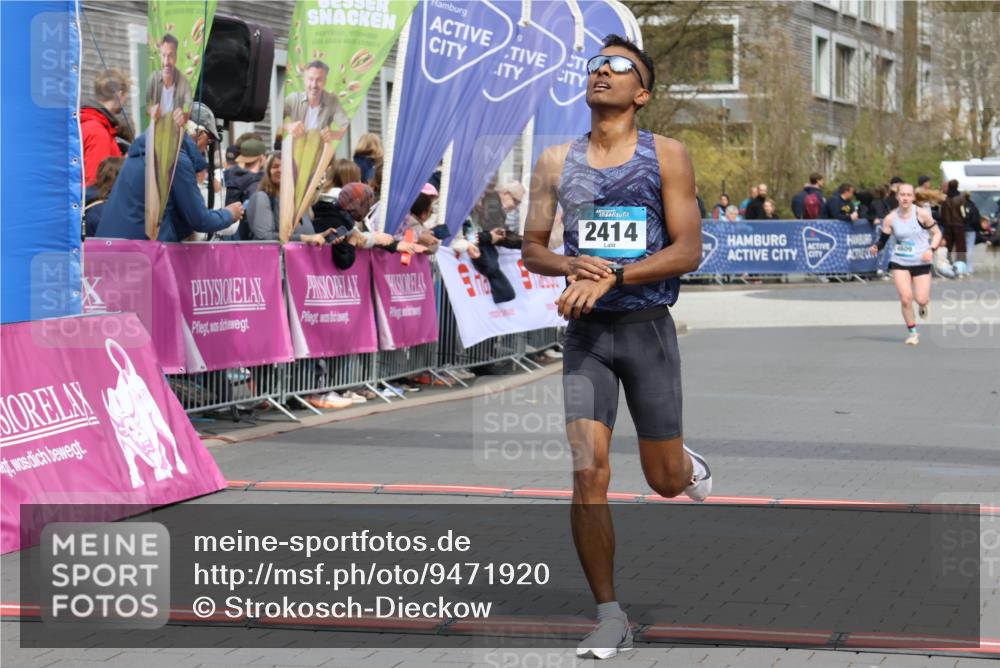 12.04.2026 - 45. Internationalen Wilhelmsburger Insellauf Strokosch-Dieckow http://msf.ph/oto/9471920 12.04.2026 12:52:48 Ziel 2414 meine-sportfotos.de