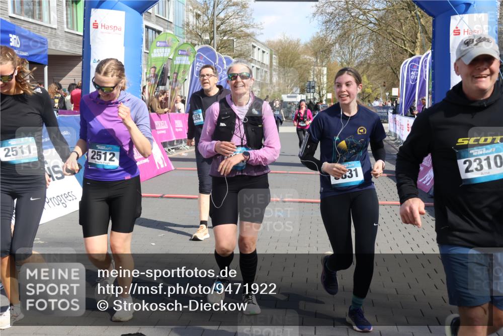12.04.2026 - 45. Internationalen Wilhelmsburger Insellauf Strokosch-Dieckow http://msf.ph/oto/9471922 12.04.2026 11:28:25 Ziel 2310, 2237, 2140, 5831, 2511, 2512, 2352, 3451 meine-sportfotos.de