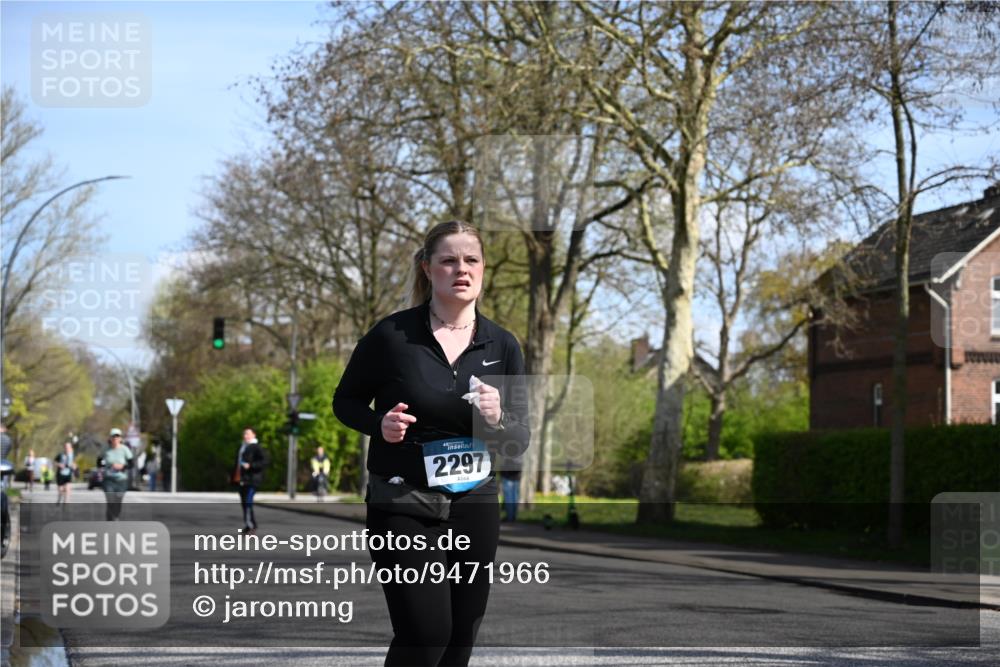 12.04.2026 - 45. Internationalen Wilhelmsburger Insellauf J. Mangold http://msf.ph/oto/9471966 12.04.2026 11:28:22 Ziel 2297, 2429, 2342, 2109 meine-sportfotos.de