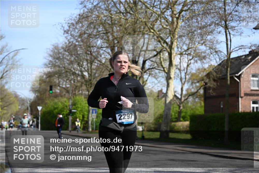12.04.2026 - 45. Internationalen Wilhelmsburger Insellauf J. Mangold http://msf.ph/oto/9471973 12.04.2026 11:28:22 Ziel 2297, 2429, 2342, 2109 meine-sportfotos.de