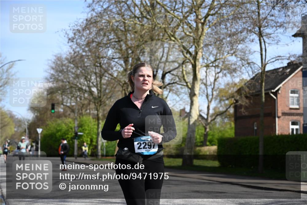 12.04.2026 - 45. Internationalen Wilhelmsburger Insellauf J. Mangold http://msf.ph/oto/9471975 12.04.2026 11:28:22 Ziel 2297, 2429, 2342, 2109 meine-sportfotos.de