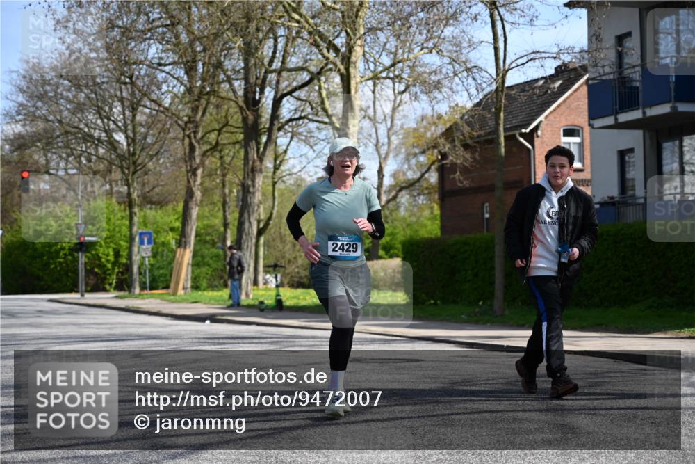 12.04.2026 - 45. Internationalen Wilhelmsburger Insellauf J. Mangold http://msf.ph/oto/9472007 12.04.2026 11:28:33 Ziel 2297, 2429, 2429, 2342, 2109 meine-sportfotos.de