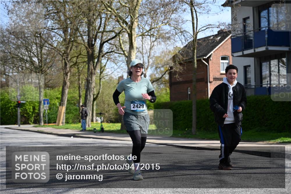 12.04.2026 - 45. Internationalen Wilhelmsburger Insellauf J. Mangold http://msf.ph/oto/9472015 12.04.2026 11:28:33 Ziel 2297, 2429, 2429, 2342, 2109 meine-sportfotos.de