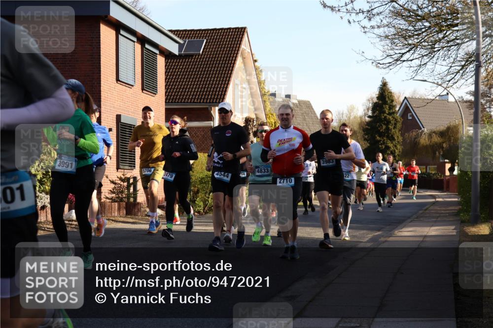 12.04.2026 - 45. Internationalen Wilhelmsburger Insellauf Yannick Fuchs http://msf.ph/oto/9472021 12.04.2026 08:56:54 Laufen 201, 10, 3991, 5706, 2479, 4833, 4544, 66, 2710, 214, 3983, 22 meine-sportfotos.de