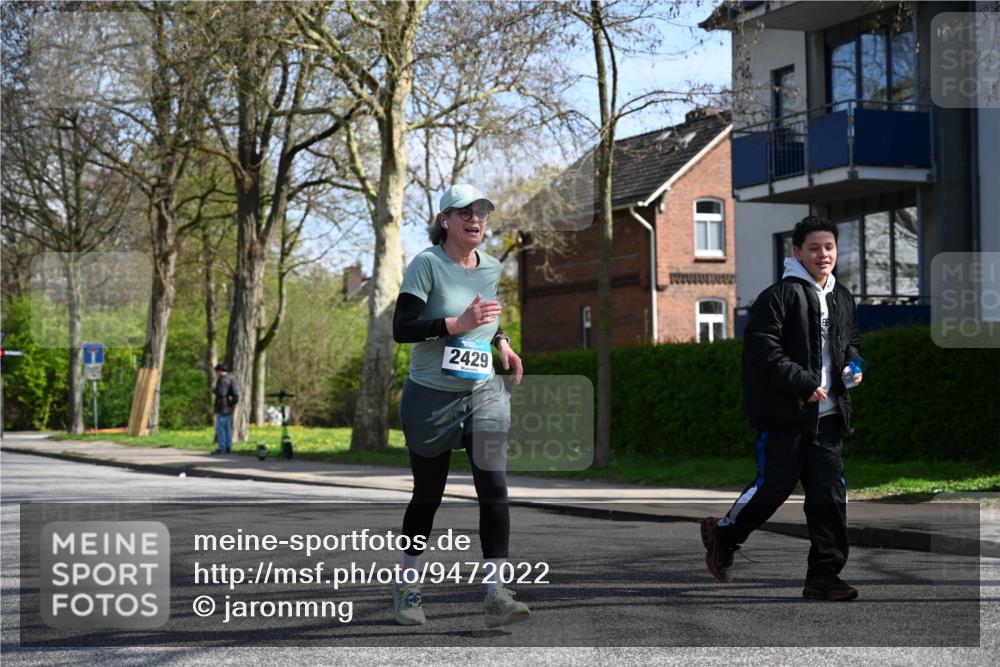 12.04.2026 - 45. Internationalen Wilhelmsburger Insellauf J. Mangold http://msf.ph/oto/9472022 12.04.2026 11:28:33 Ziel 2297, 2429, 2429, 2342, 2109 meine-sportfotos.de