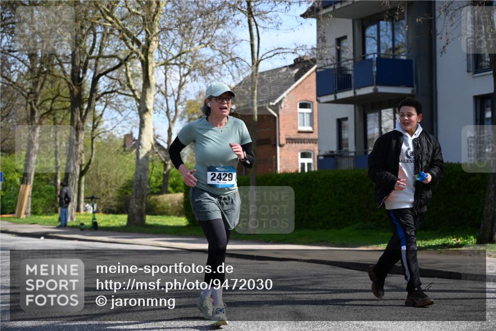 12.04.2026 - 45. Internationalen Wilhelmsburger Insellauf J. Mangold http://msf.ph/oto/9472030 12.04.2026 11:28:33 Ziel 2297, 2429, 2429, 2342, 2109 meine-sportfotos.de