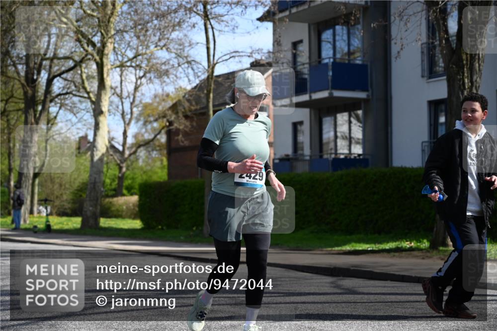 12.04.2026 - 45. Internationalen Wilhelmsburger Insellauf J. Mangold http://msf.ph/oto/9472044 12.04.2026 11:28:34 Ziel 2297, 2429, 2342, 2109 meine-sportfotos.de