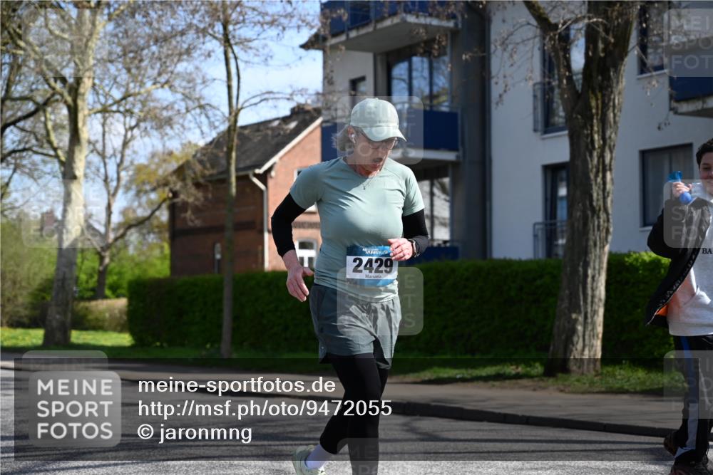 12.04.2026 - 45. Internationalen Wilhelmsburger Insellauf J. Mangold http://msf.ph/oto/9472055 12.04.2026 11:28:34 Ziel 2297, 2429, 2342, 2109 meine-sportfotos.de