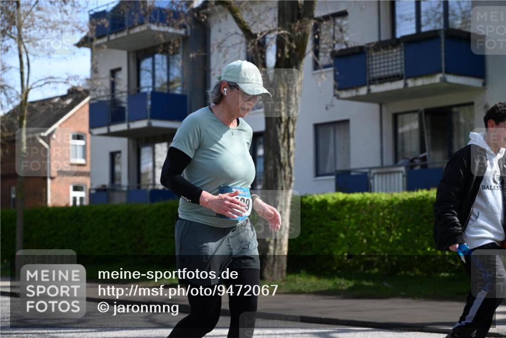 12.04.2026 - 45. Internationalen Wilhelmsburger Insellauf J. Mangold http://msf.ph/oto/9472067 12.04.2026 11:28:35 Ziel 2297, 2429, 2342, 2109 meine-sportfotos.de