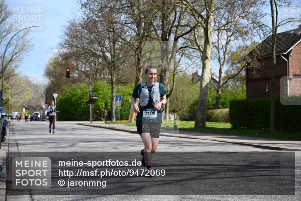 12.04.2026 - 45. Internationalen Wilhelmsburger Insellauf J. Mangold http://msf.ph/oto/9472069 12.04.2026 11:28:40 Ziel 2297, 2429, 2342, 2109 meine-sportfotos.de