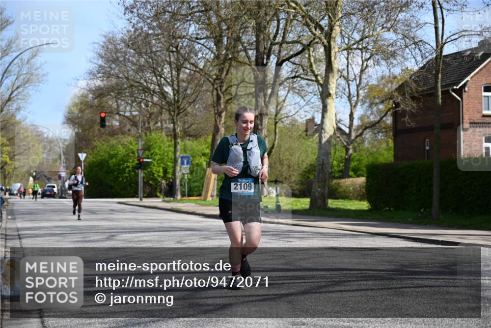 12.04.2026 - 45. Internationalen Wilhelmsburger Insellauf J. Mangold http://msf.ph/oto/9472071 12.04.2026 11:28:40 Ziel 2297, 2429, 2342, 2109 meine-sportfotos.de