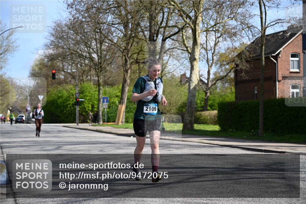 12.04.2026 - 45. Internationalen Wilhelmsburger Insellauf J. Mangold http://msf.ph/oto/9472075 12.04.2026 11:28:41 Ziel 2297, 2429, 2342, 2342, 2109 meine-sportfotos.de