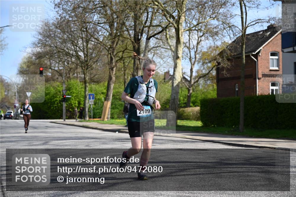 12.04.2026 - 45. Internationalen Wilhelmsburger Insellauf J. Mangold http://msf.ph/oto/9472080 12.04.2026 11:28:41 Ziel 2297, 2429, 2342, 2342, 2109 meine-sportfotos.de