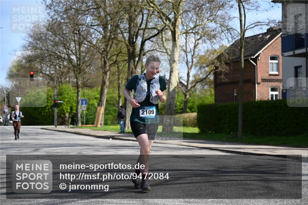 12.04.2026 - 45. Internationalen Wilhelmsburger Insellauf J. Mangold http://msf.ph/oto/9472084 12.04.2026 11:28:41 Ziel 2297, 2429, 2342, 2342, 2109 meine-sportfotos.de