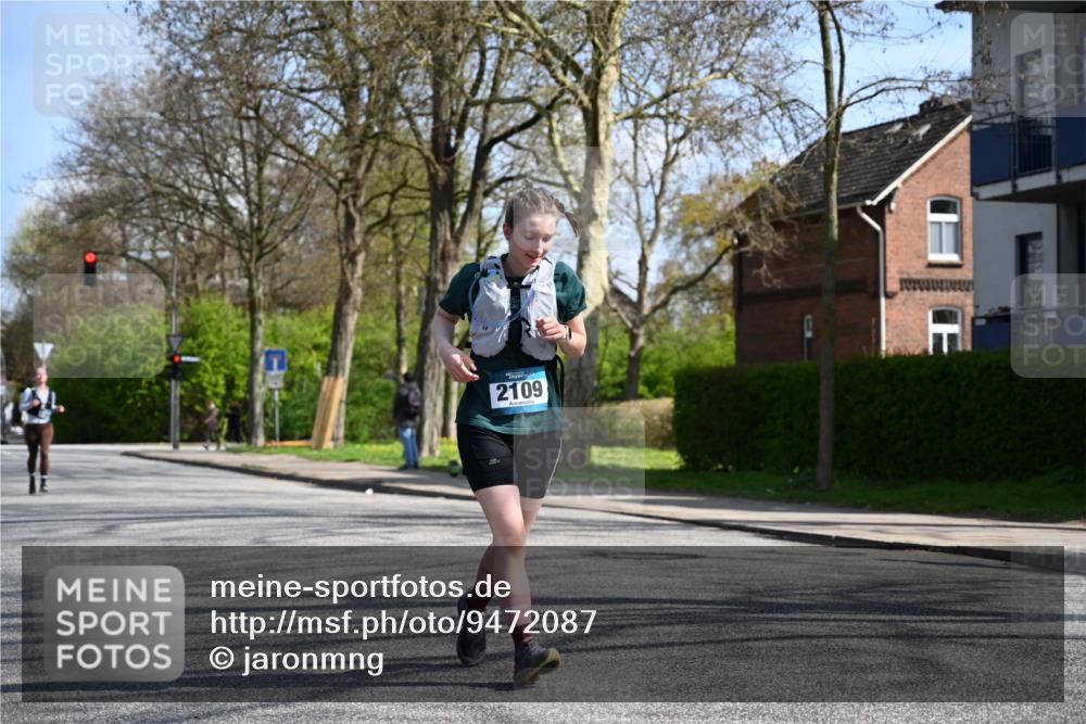 12.04.2026 - 45. Internationalen Wilhelmsburger Insellauf J. Mangold http://msf.ph/oto/9472087 12.04.2026 11:28:41 Ziel 2297, 2429, 2342, 2342, 2109 meine-sportfotos.de