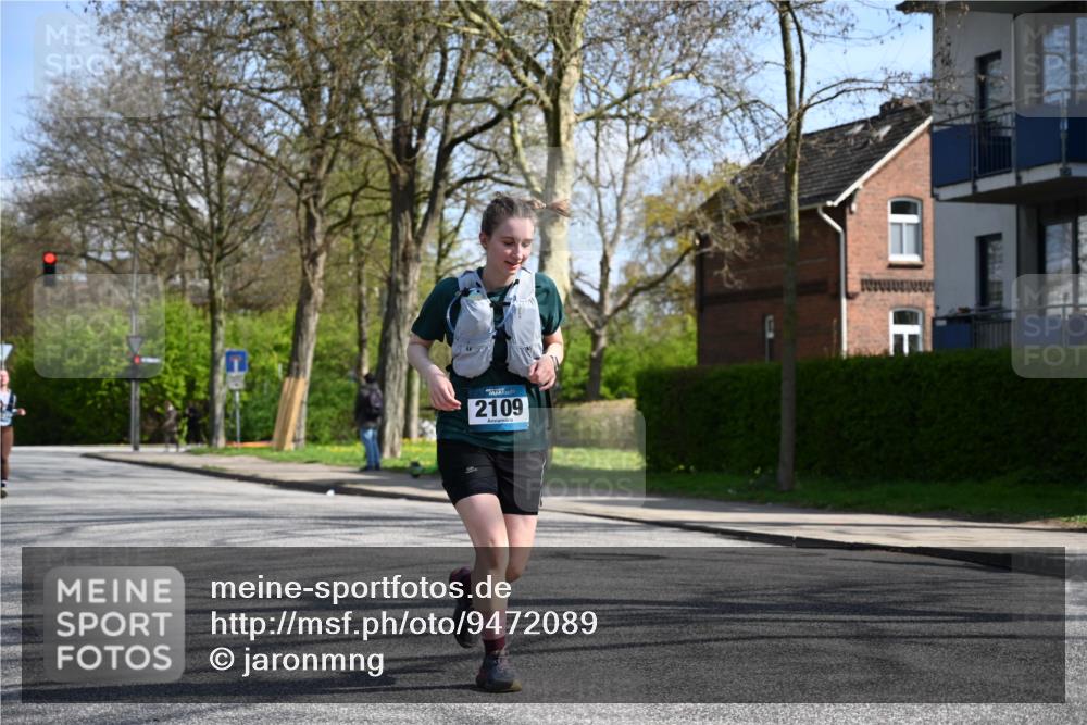 12.04.2026 - 45. Internationalen Wilhelmsburger Insellauf J. Mangold http://msf.ph/oto/9472089 12.04.2026 11:28:41 Ziel 2297, 2429, 2342, 2342, 2109 meine-sportfotos.de