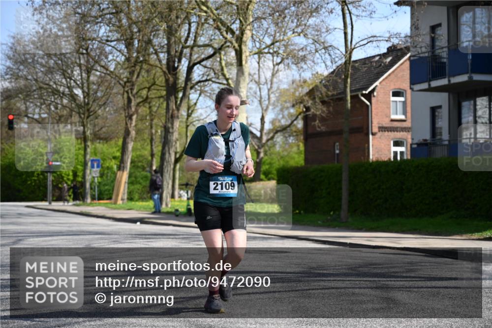 12.04.2026 - 45. Internationalen Wilhelmsburger Insellauf J. Mangold http://msf.ph/oto/9472090 12.04.2026 11:28:41 Ziel 2297, 2429, 2342, 2342, 2109 meine-sportfotos.de