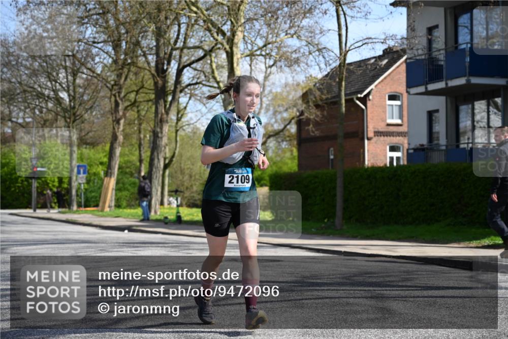 12.04.2026 - 45. Internationalen Wilhelmsburger Insellauf J. Mangold http://msf.ph/oto/9472096 12.04.2026 11:28:41 Ziel 2297, 2429, 2342, 2342, 2109 meine-sportfotos.de