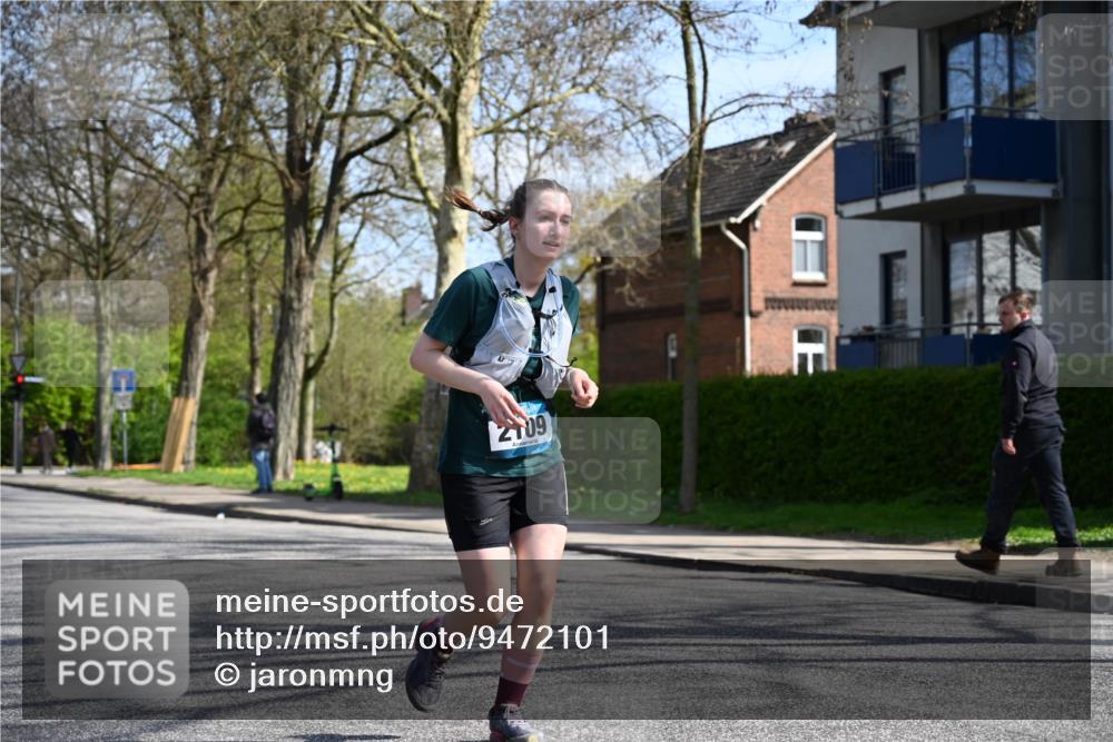 12.04.2026 - 45. Internationalen Wilhelmsburger Insellauf J. Mangold http://msf.ph/oto/9472101 12.04.2026 11:28:42 Ziel 2429, 2342, 2109, 4066 meine-sportfotos.de