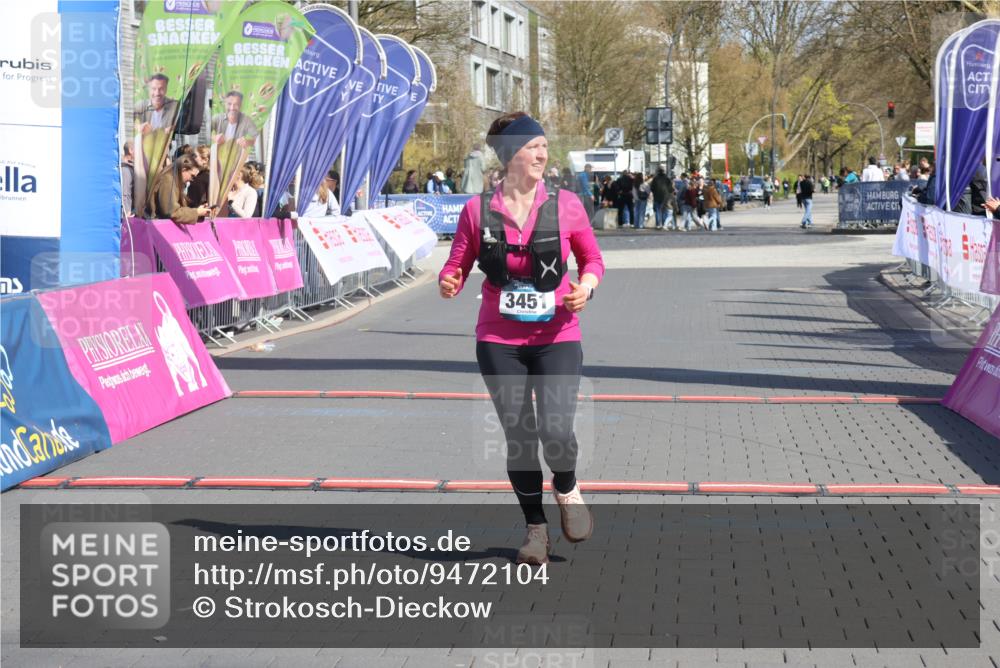 12.04.2026 - 45. Internationalen Wilhelmsburger Insellauf Strokosch-Dieckow http://msf.ph/oto/9472104 12.04.2026 11:28:30 Ziel 3451 meine-sportfotos.de