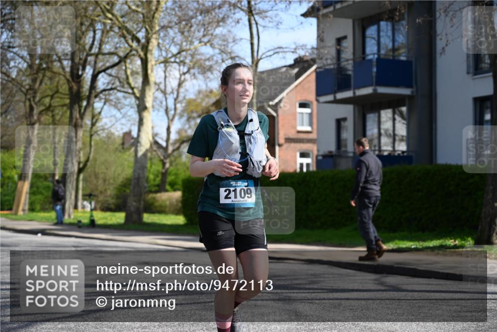 12.04.2026 - 45. Internationalen Wilhelmsburger Insellauf J. Mangold http://msf.ph/oto/9472113 12.04.2026 11:28:42 Ziel 2429, 2342, 2109, 4066 meine-sportfotos.de