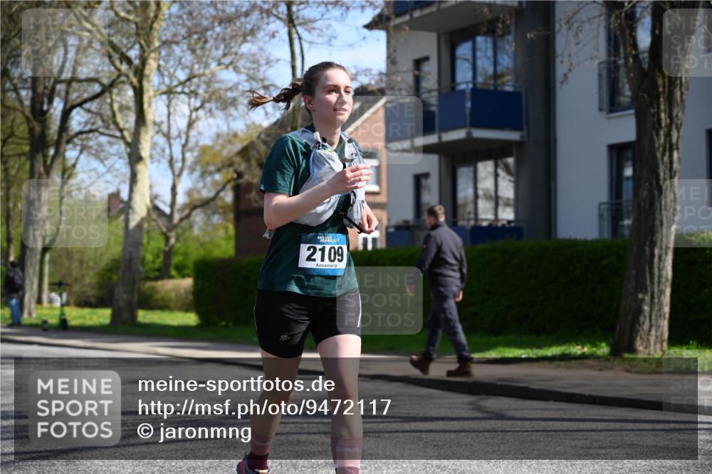 12.04.2026 - 45. Internationalen Wilhelmsburger Insellauf J. Mangold http://msf.ph/oto/9472117 12.04.2026 11:28:42 Ziel 2429, 2342, 2109, 4066 meine-sportfotos.de