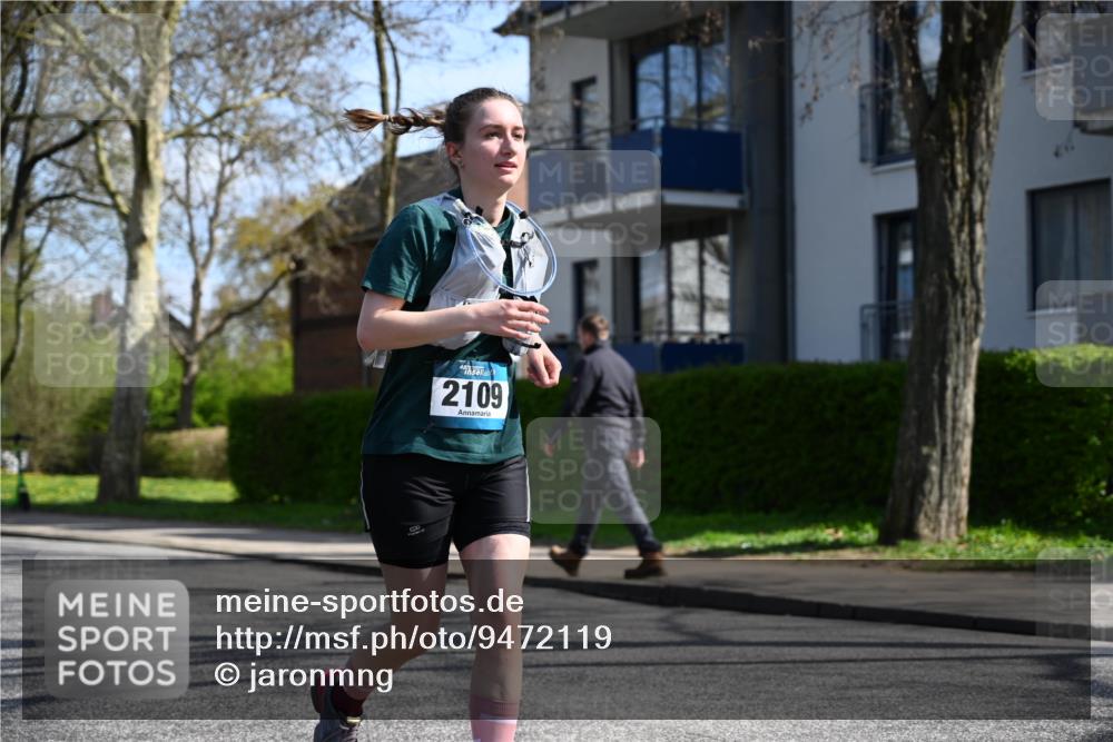 12.04.2026 - 45. Internationalen Wilhelmsburger Insellauf J. Mangold http://msf.ph/oto/9472119 12.04.2026 11:28:42 Ziel 2429, 2342, 2109, 4066 meine-sportfotos.de