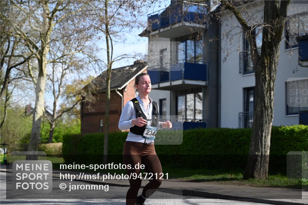 12.04.2026 - 45. Internationalen Wilhelmsburger Insellauf J. Mangold http://msf.ph/oto/9472121 12.04.2026 11:28:49 Ziel 2429, 2342, 2109, 4066 meine-sportfotos.de