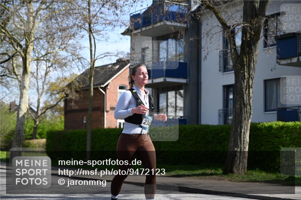 12.04.2026 - 45. Internationalen Wilhelmsburger Insellauf J. Mangold http://msf.ph/oto/9472123 12.04.2026 11:28:49 Ziel 2429, 2342, 2109, 4066 meine-sportfotos.de