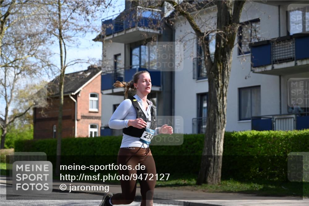 12.04.2026 - 45. Internationalen Wilhelmsburger Insellauf J. Mangold http://msf.ph/oto/9472127 12.04.2026 11:28:49 Ziel 2429, 2342, 2109, 4066 meine-sportfotos.de