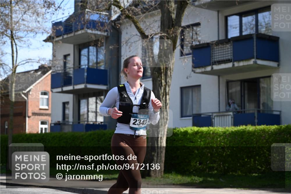 12.04.2026 - 45. Internationalen Wilhelmsburger Insellauf J. Mangold http://msf.ph/oto/9472136 12.04.2026 11:28:49 Ziel 2429, 2342, 2109, 4066 meine-sportfotos.de