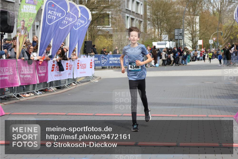 12.04.2026 - 45. Internationalen Wilhelmsburger Insellauf Strokosch-Dieckow http://msf.ph/oto/9472161 12.04.2026 12:53:05 Ziel 4346 meine-sportfotos.de