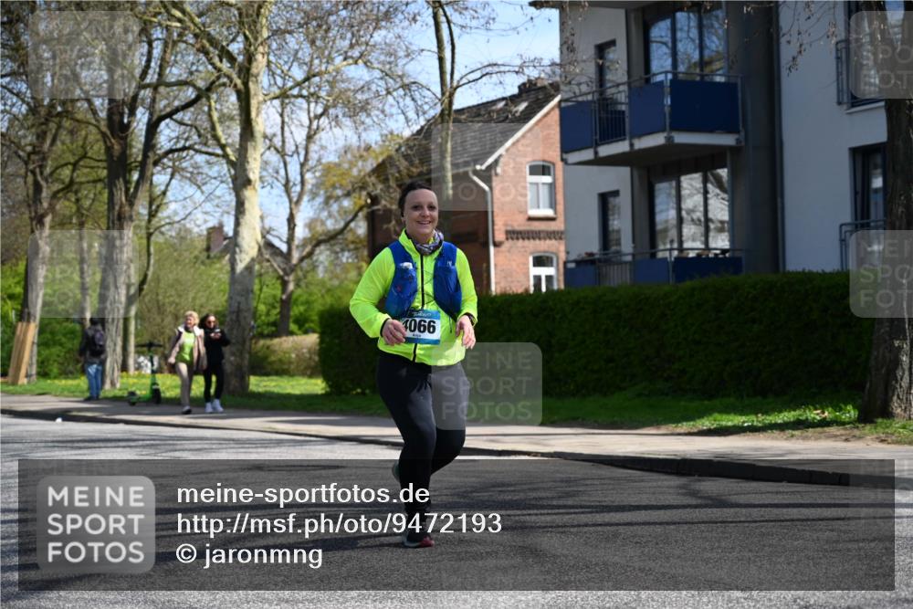 12.04.2026 - 45. Internationalen Wilhelmsburger Insellauf J. Mangold http://msf.ph/oto/9472193 12.04.2026 11:29:09 Ziel 4066, 3545, 4589, 4784 meine-sportfotos.de