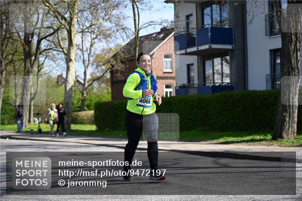 12.04.2026 - 45. Internationalen Wilhelmsburger Insellauf J. Mangold http://msf.ph/oto/9472197 12.04.2026 11:29:09 Ziel 4066, 3545, 4589, 4784 meine-sportfotos.de