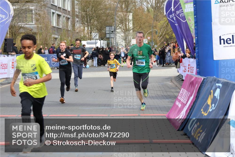 12.04.2026 - 45. Internationalen Wilhelmsburger Insellauf Strokosch-Dieckow http://msf.ph/oto/9472290 12.04.2026 12:53:23 Ziel 5763, 2896, 5621, 4879, 4891 meine-sportfotos.de
