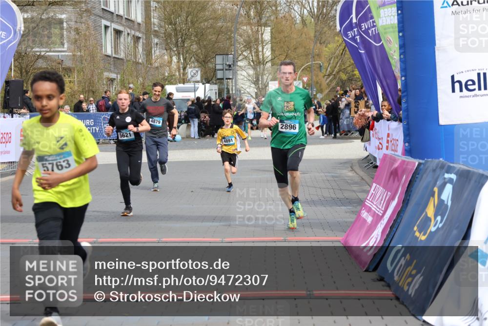12.04.2026 - 45. Internationalen Wilhelmsburger Insellauf Strokosch-Dieckow http://msf.ph/oto/9472307 12.04.2026 12:53:23 Ziel 5763, 2896, 5621, 4879, 4891 meine-sportfotos.de